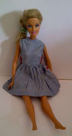 Barbie - Copyright Mattel 1998 (Torso 1999)