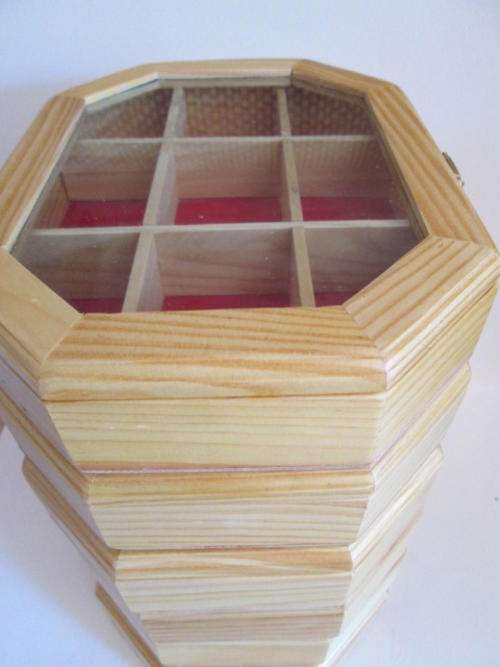 Attrative Pine Wall Hanging Display Unit for Small Items