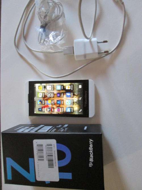 White Blackberry Z10 with Charger & Earphones (Re-listed due to Non-Paying Bidder)