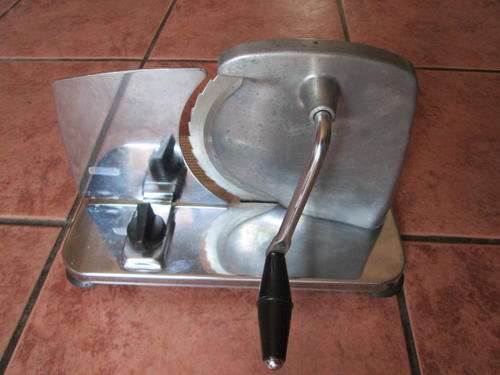 Solid Stainless Steel Pineware Bread/Meat Slicer