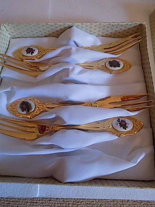 Set of Four 24 Carat Gold Plated EETRITE Cake Forks
