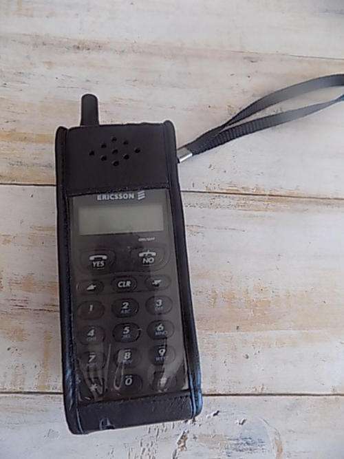 Vintage Ericsson GH388 Cell Phone with Pouch