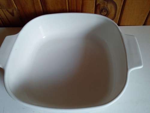 Vintage Corningware 2lt Dish in Good Condition