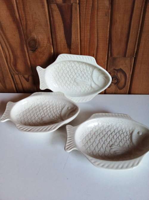 Stoneware Fish Shaped. Can be used for Soap Dish as Well