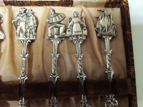 Boxed Set of Six Vintage Silverplated Holland Forks