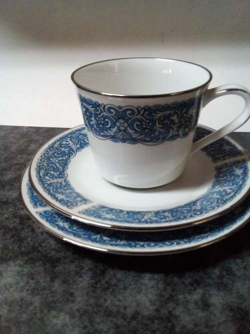 Nitto Ware by Noritake Blue Wreath Pattern Trio