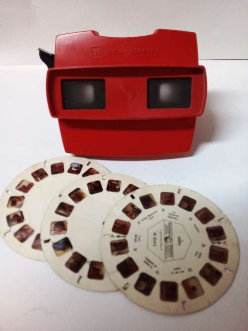 Old 3D Viewmaster with 3 Slides