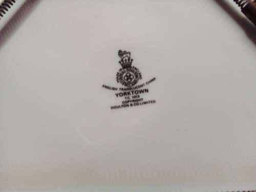 Lovely Royal Doulton `Yorktown` Plate