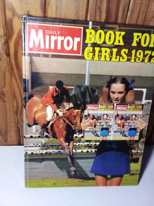 Daily Mirror Book for Girls 1972