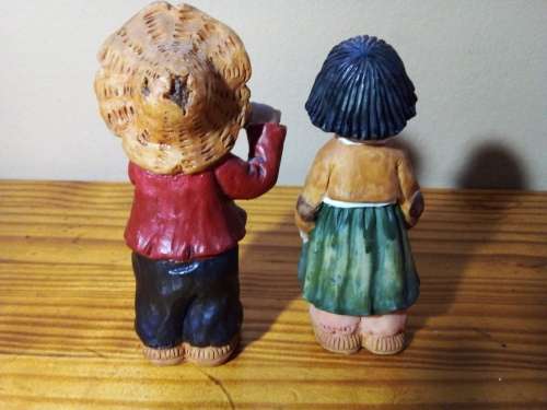 Pair of Small Koreart Figurines