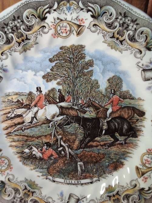 Churchill Herring`s Hunt `Full Cry` Plate with Stand