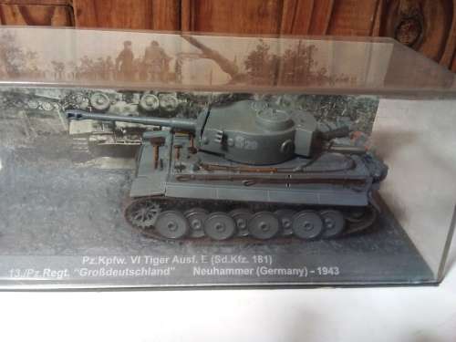 Model of German Tank 1943 with Specs