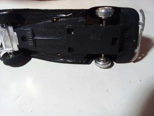 Die Cast Classic Car Model. No back tyres