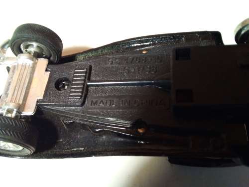 Die Cast Classic Car Model. No back tyres