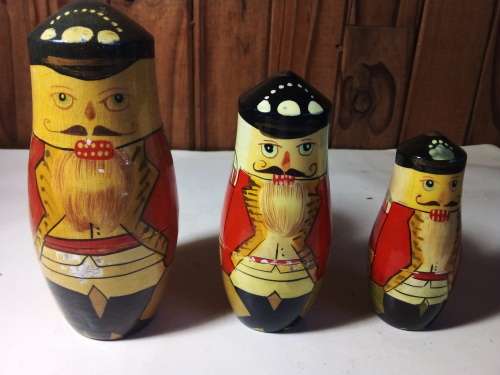 Wooden 3 - Piece Russian Doll Set