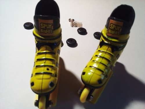 Finger Toys - Rollerblades from Spur