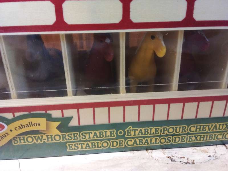 Melissa & Doug Show Horse Stable