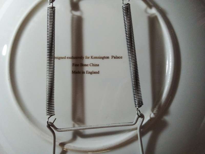 Gold Etched Kensington Palace Plate - Hairline Chip