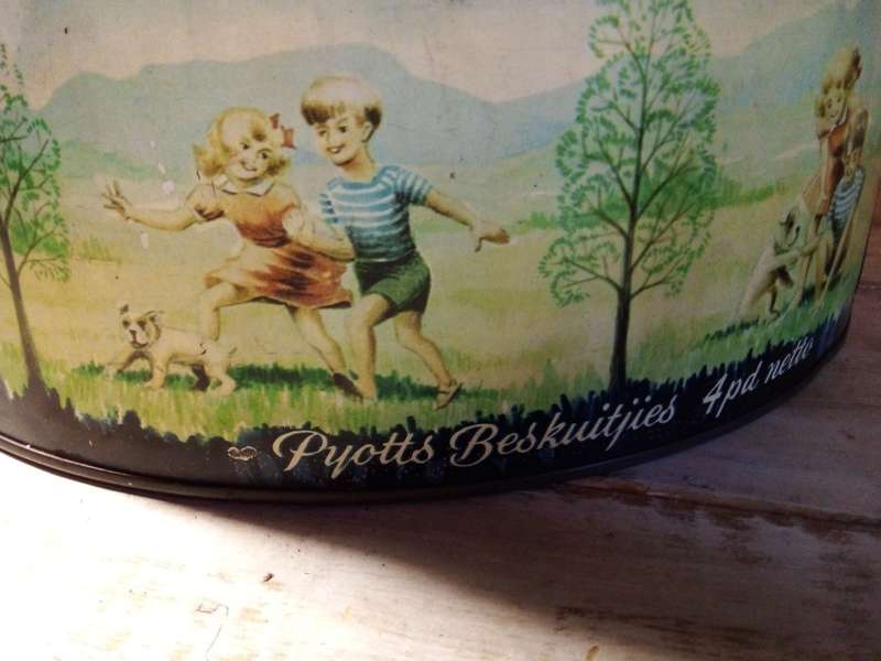 Large Vintage Pyotts Biscuit/Beskuitjies Tin