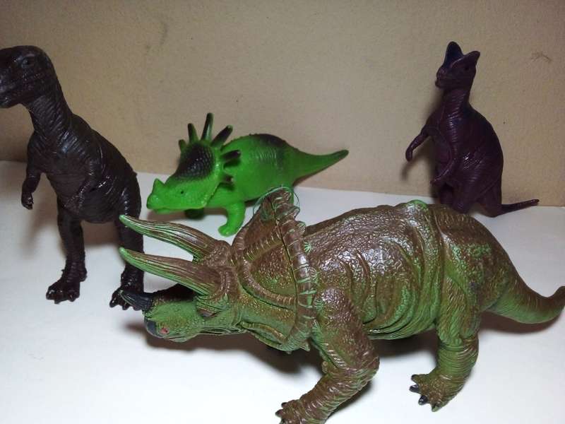 Four Dinosaur Toys (SP023)