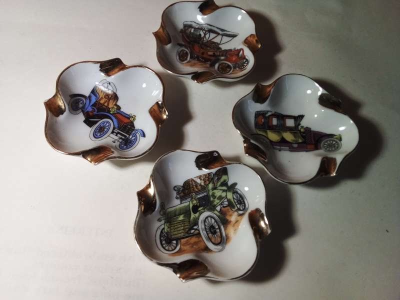 Four Vintage Car Theme Small Ashtrays (SP037)