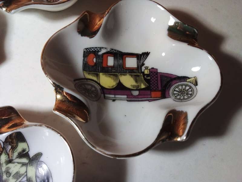 Four Vintage Car Theme Small Ashtrays (SP037)