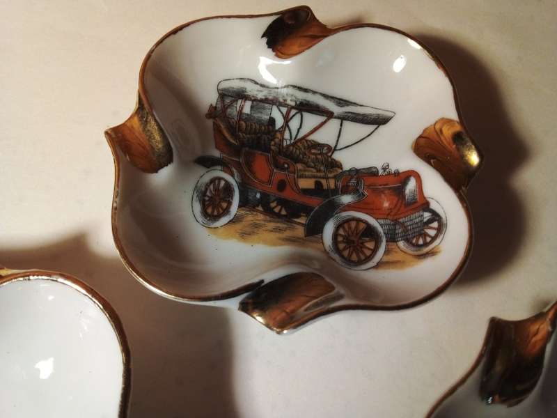 Four Vintage Car Theme Small Ashtrays (SP037)