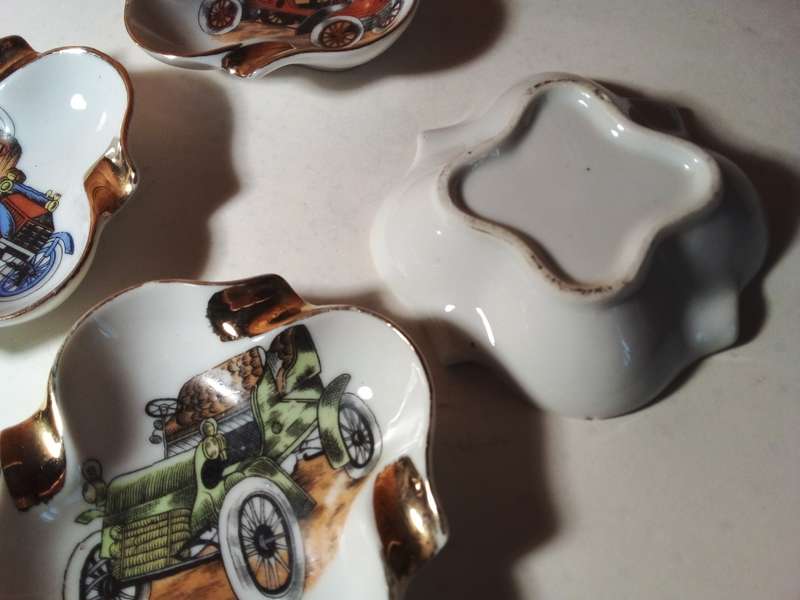 Four Vintage Car Theme Small Ashtrays (SP037)