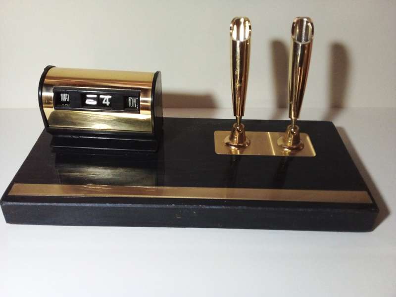 Stylish Vintage Marble & Metal Desktop Date Indicator and Penholder (SP059)