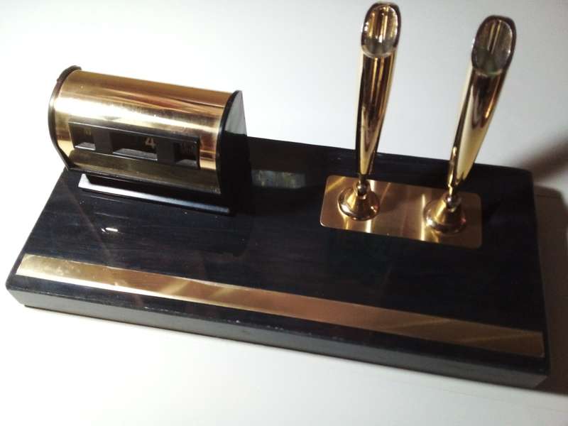 Stylish Vintage Marble & Metal Desktop Date Indicator and Penholder (SP059)