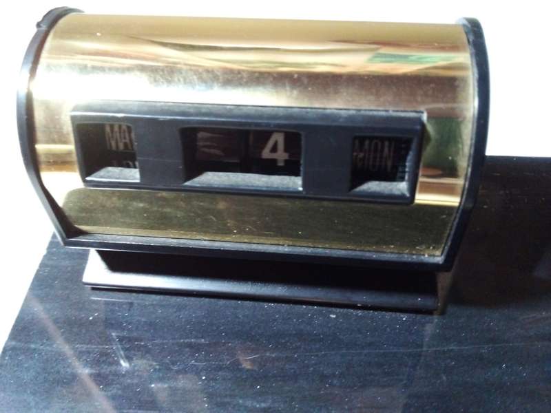 Stylish Vintage Marble & Metal Desktop Date Indicator and Penholder (SP059)