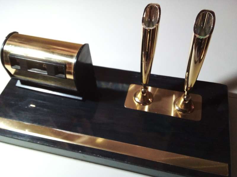 Stylish Vintage Marble & Metal Desktop Date Indicator and Penholder (SP059)