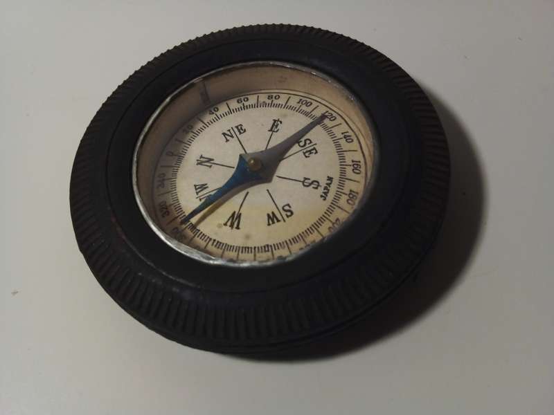 Vintage Working Compass in Rubber and Glass Casing