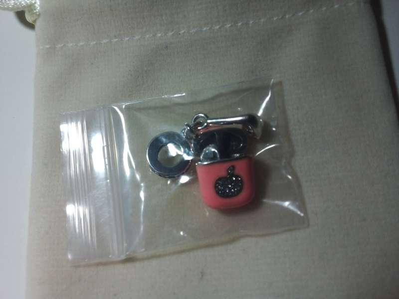 9.25 Silver Pink Headphone Bracelet Charm
