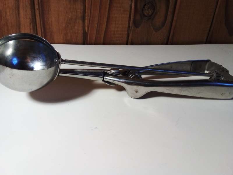 Spring Action Metal Ice Cream Scooper