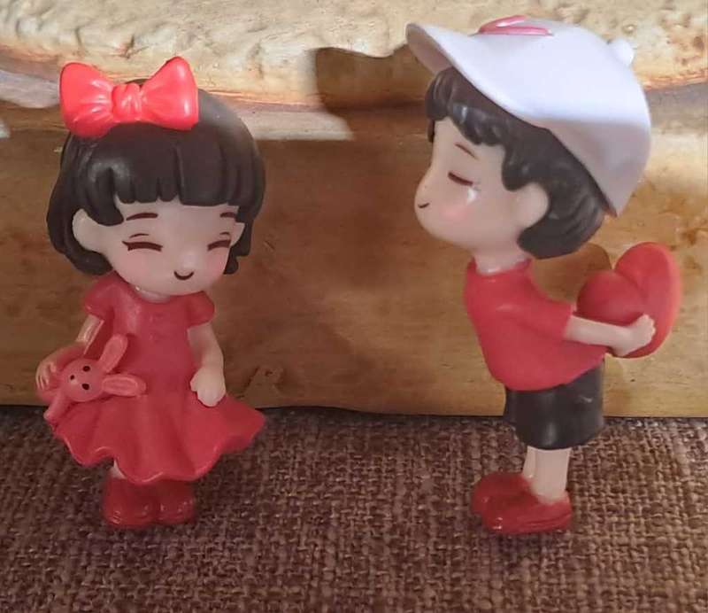 Minature Two Piece Adorable Couple Figurines