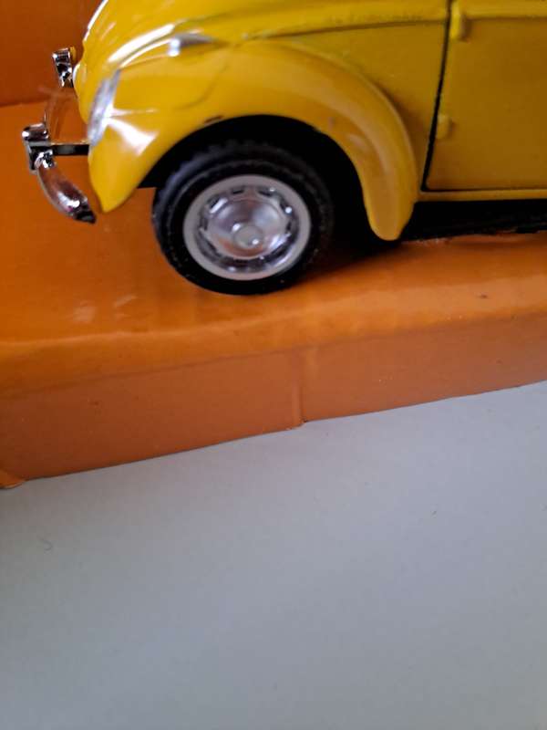 Die Cast Yellow VW Scale 1:32