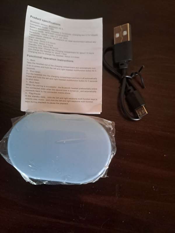 Wireless Earbuds light blue