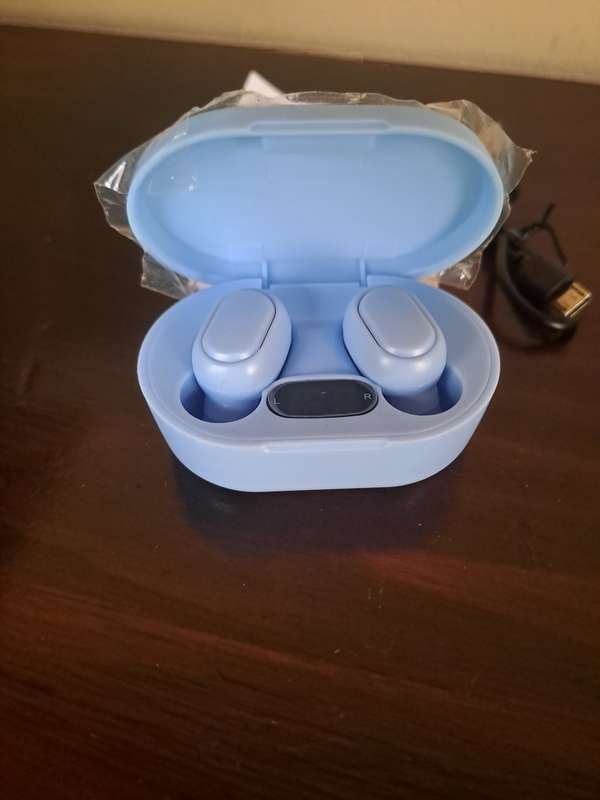Wireless Earbuds light blue