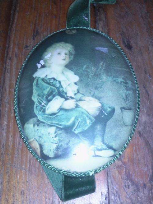 Shades of Green Oval Classic Print