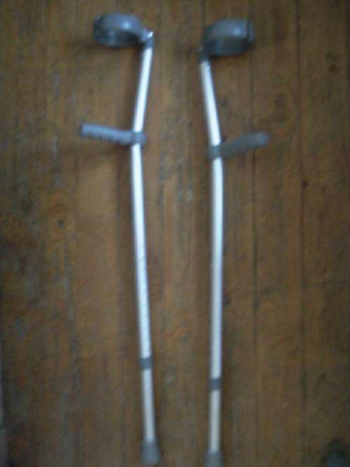 Set of Aluminium Extendable Crutches