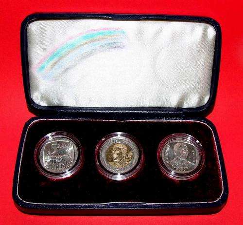 3 Coin Commemorative set in Box Nelson Mandela!