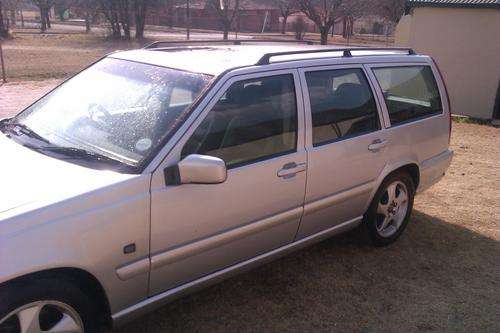 Volvo V70 T5 station wagon