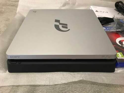 Playstation 4 Console GT Edition