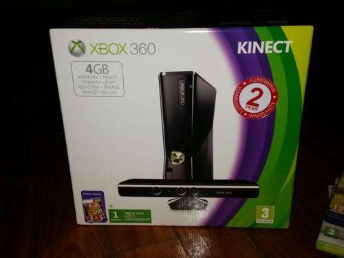 Xbox 360 with Kinect and controlls