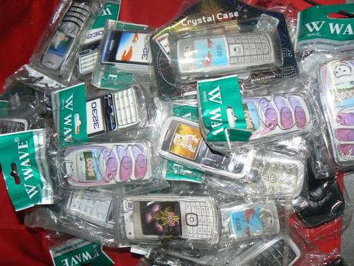 40 mixed cellphone covers 28 mixed chargers,10 battaries all for one bet!dont miss out!!!