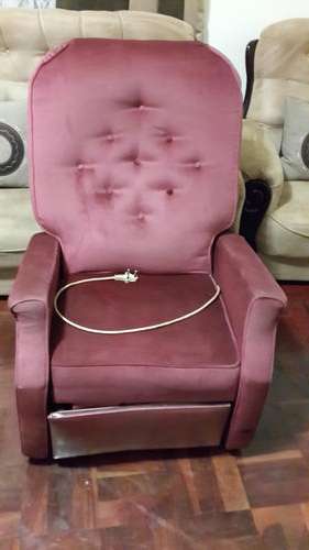 WOW!!ANTIQUE MASSAGE & HEATER COUCH STILL WORKING MASSIVE BARGAIN DONT MISS OUT
