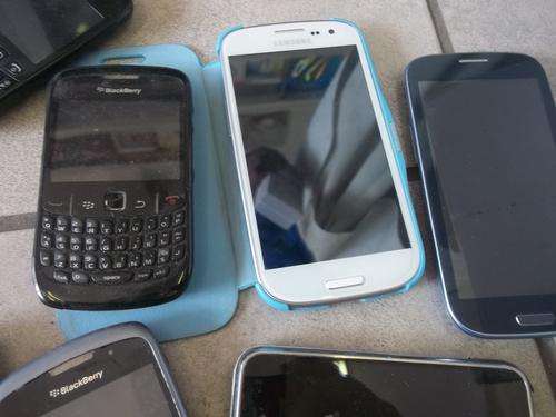 BULK CELLPHONE MADNESS CRAZY START R 20   PLEASE READ WORTH THOUSAND