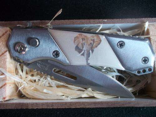 WOW (BIG FIVE ELEPHANT  KNIFE   ) POCKET KNIFE  COLLECTION IN HOLDER RAP NOT USE