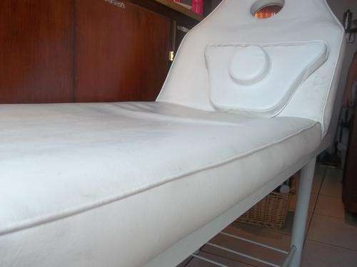 ORIGINAL STRONG MASSAGE BED MUST GO